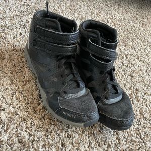 Youth Nfinity beast mode cheer shoes. Youth size 4.